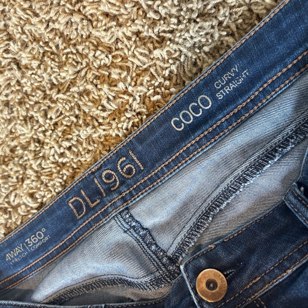 DL1961 Coco Mid-Rise Curvy Straight Leg Jeans in Solo Size 32 - Picture 7 of 11